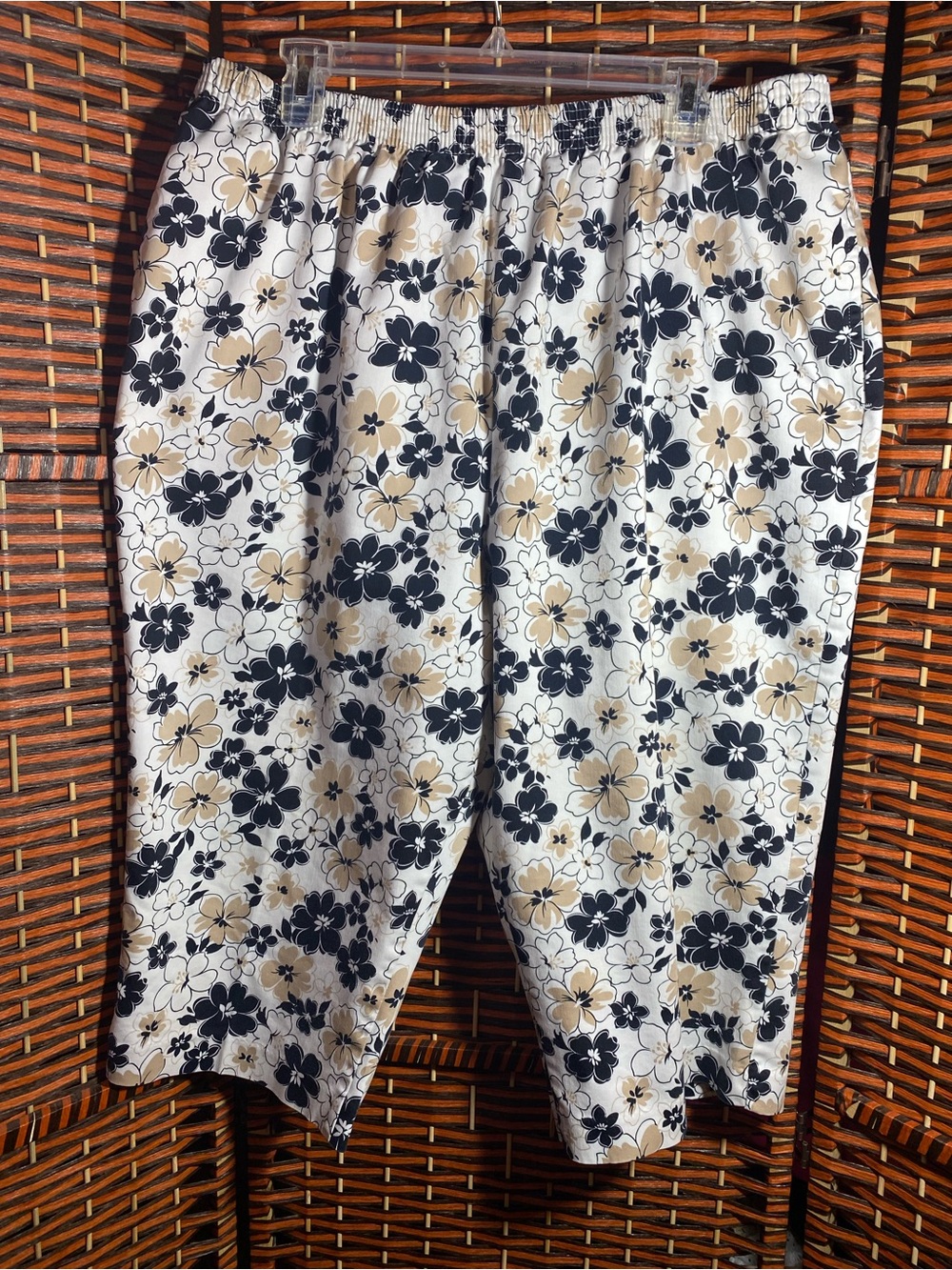 BonWorth Floral Pull-On Capri Pants Women’s XL Tropical Resort Coastal Comfort